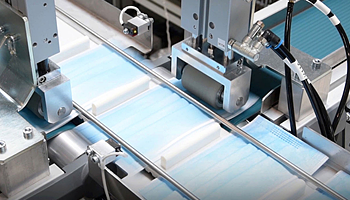Max. Produktionsleistung: 3.500 - 4.000 Masken/h
