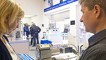 Beratungsgespräch mit Interessenten auf der Fachpack 2019
